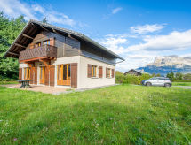 Ruim vrijstaand chalet voor 12 personen aan de skipiste van Saint Gervais - thumbnail 1