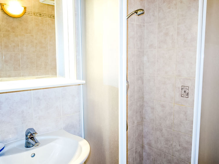 Central Residence - Slide 12