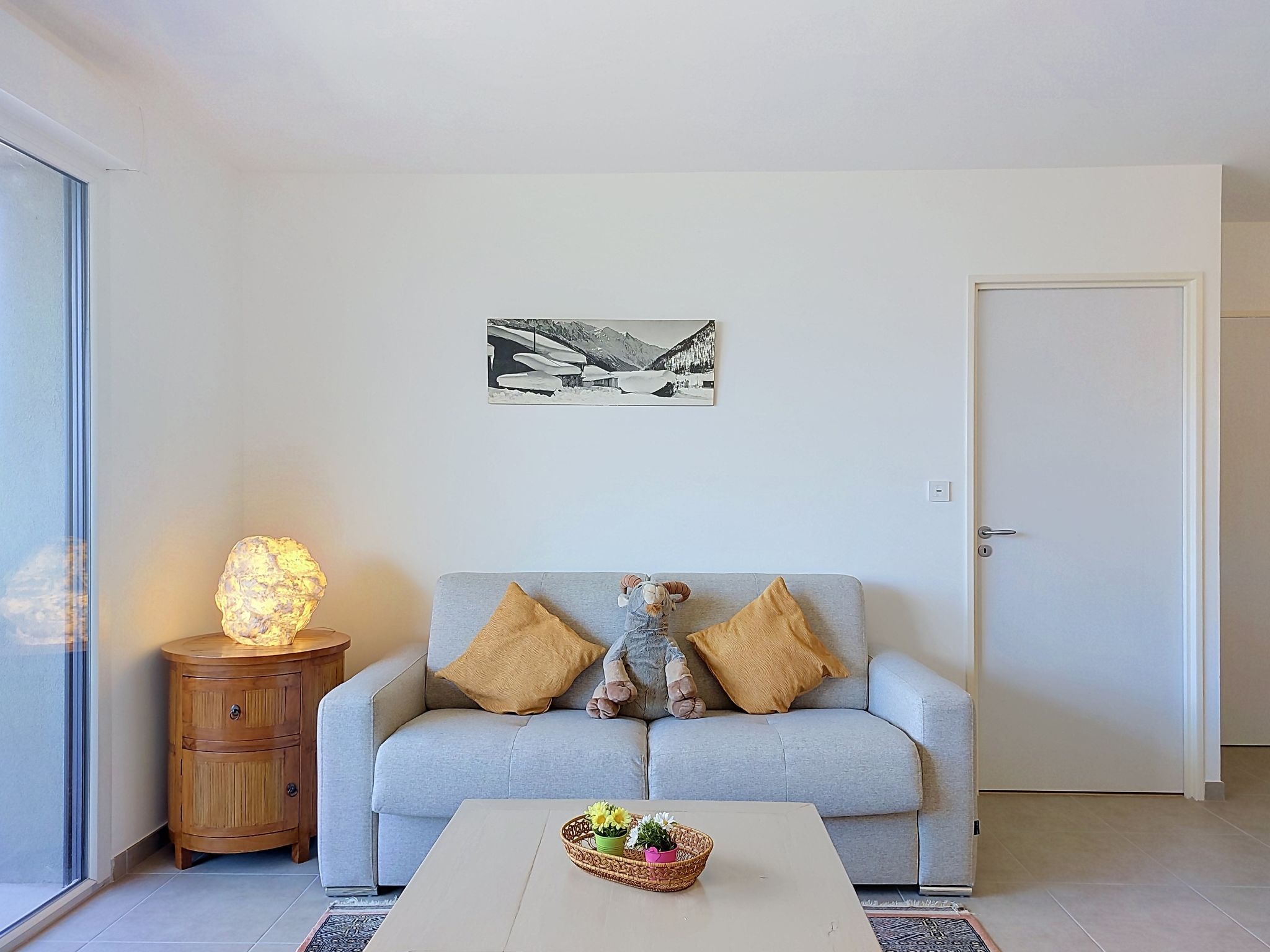 Alp'in — Living Room (5 of 21)