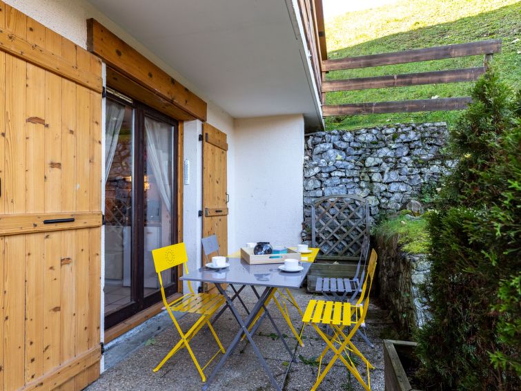 Studio 1-kamer 21 m2, op de begane grond. Woon-/eetkamer met 1 2-pers divanbed (140 cm, lengte 190 cm), TV. Uitgang naar het terras. Slaapnis met 1 x 2 stapelbedden (80 cm, lengte 190 cm). Kookhoek (2..