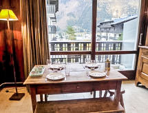 Rustiek appartement aan de piste in Chamonix, vlakbij het centrum - thumbnail 4