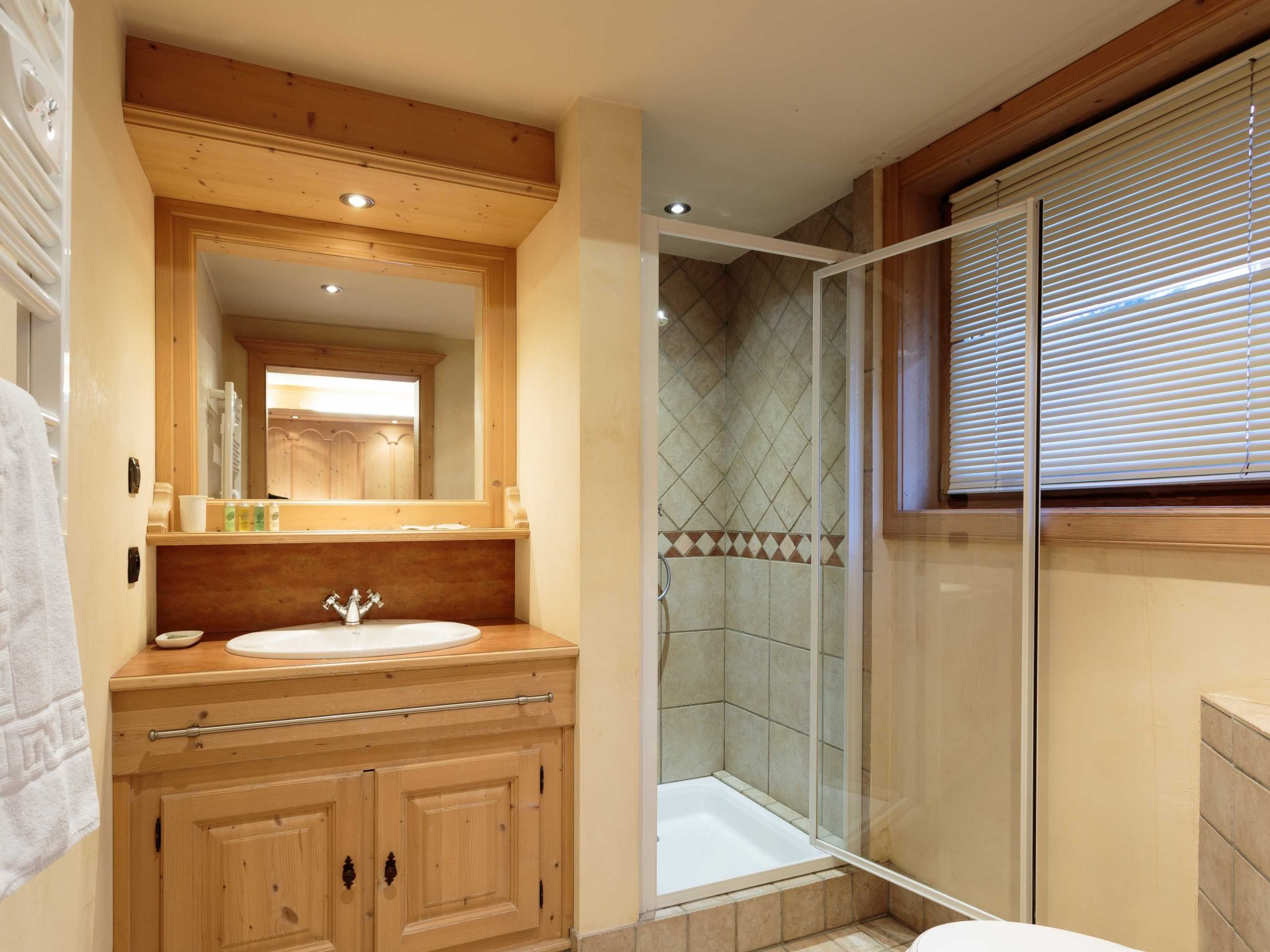 Chamois Apartment-Image-tags.info