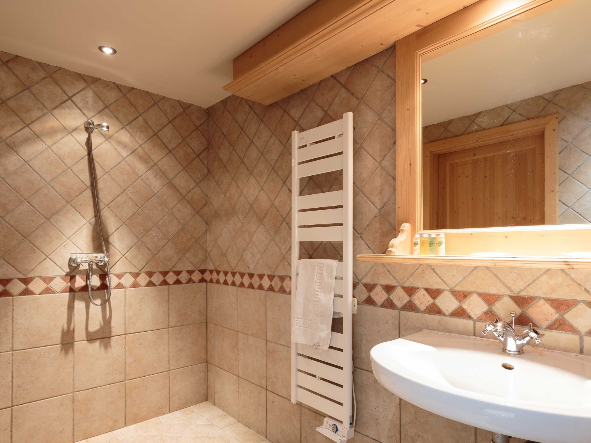 Chamois Apartment-Image-tags.info