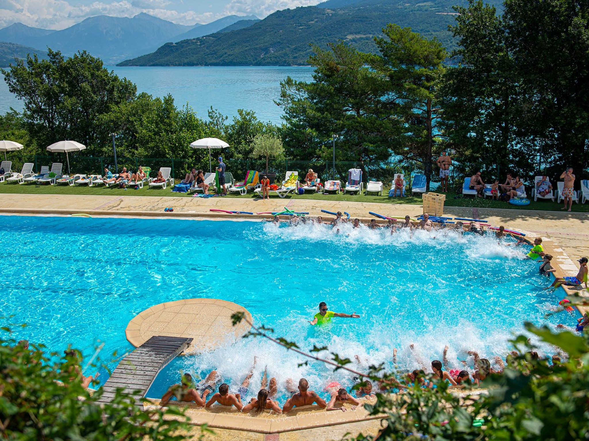 Gemütliches Chalet am Ufer des Sees von Serre-Ponçon-Drinnen