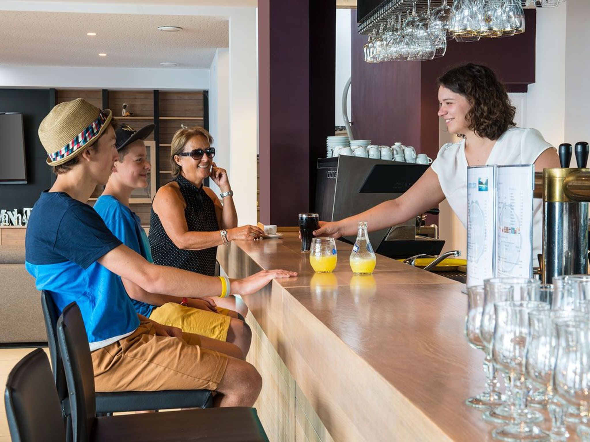 Gemütliches Chalet am Ufer des Sees von Serre-Ponçon-Drinnen