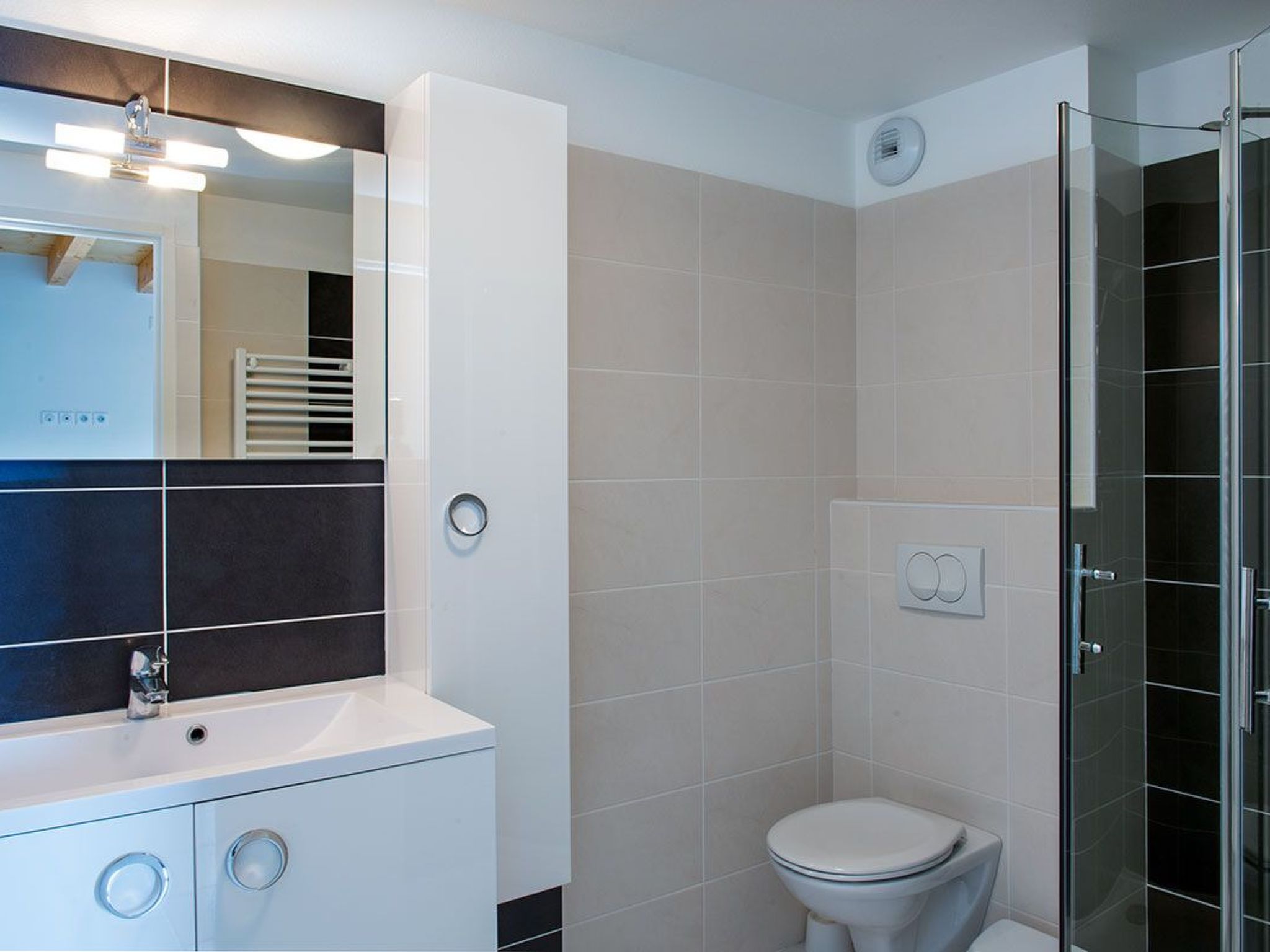 Wohnung mit Blick auf das Wasser-Dedans