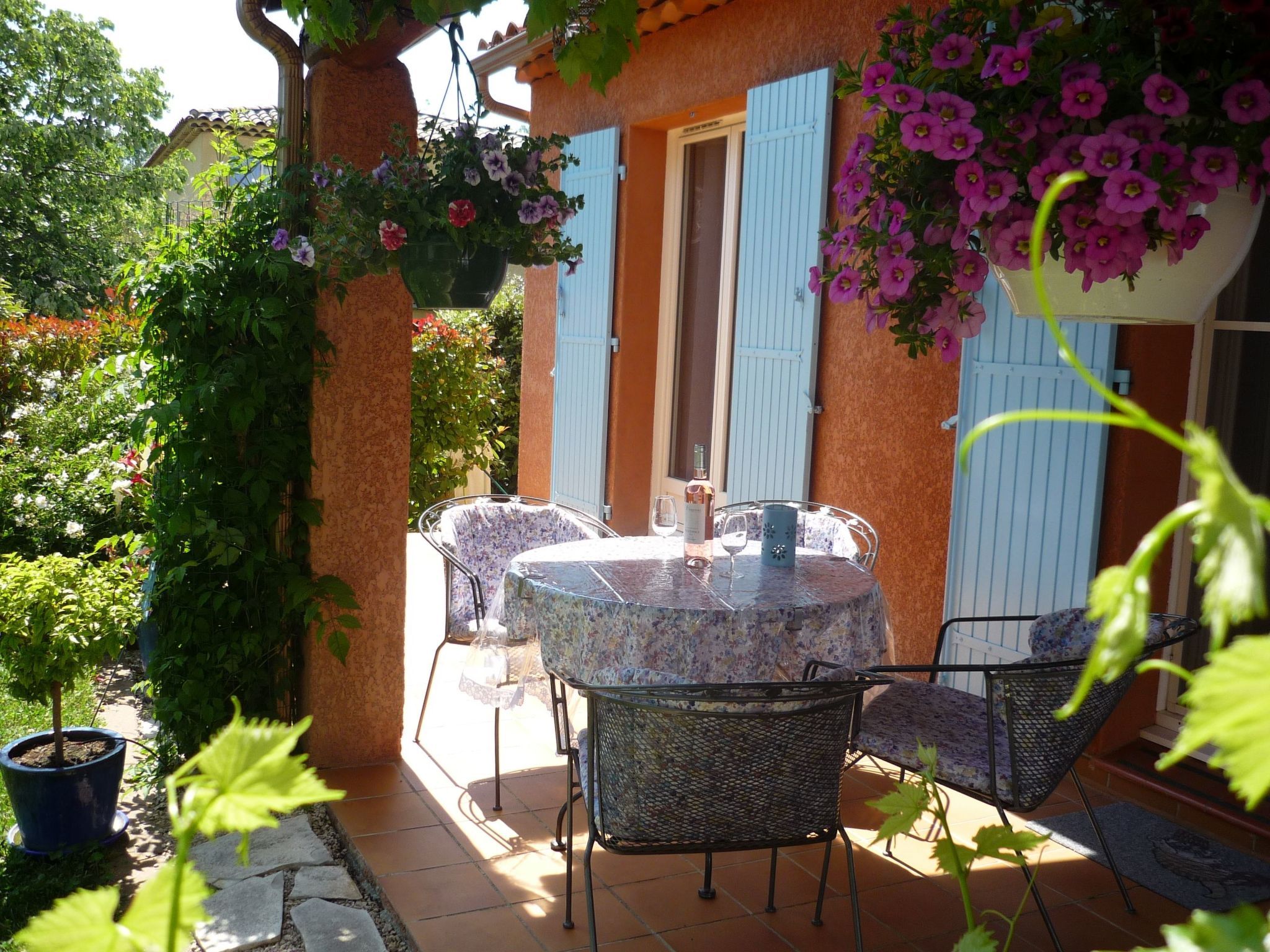 Komfortables Ferienhaus mit Gemeinschaftspool-Binnen