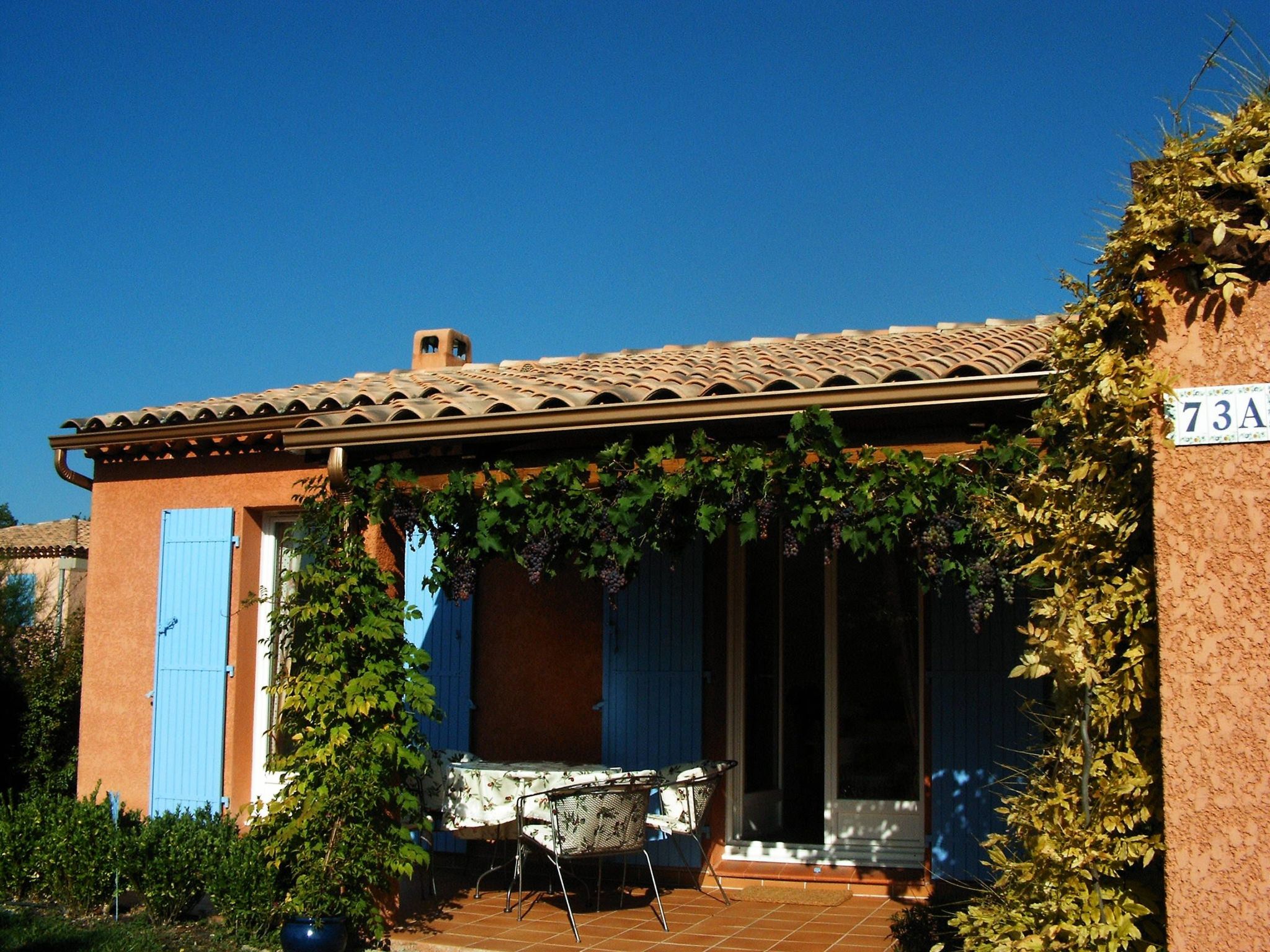 Komfortables Ferienhaus mit Gemeinschaftspool-Binnen