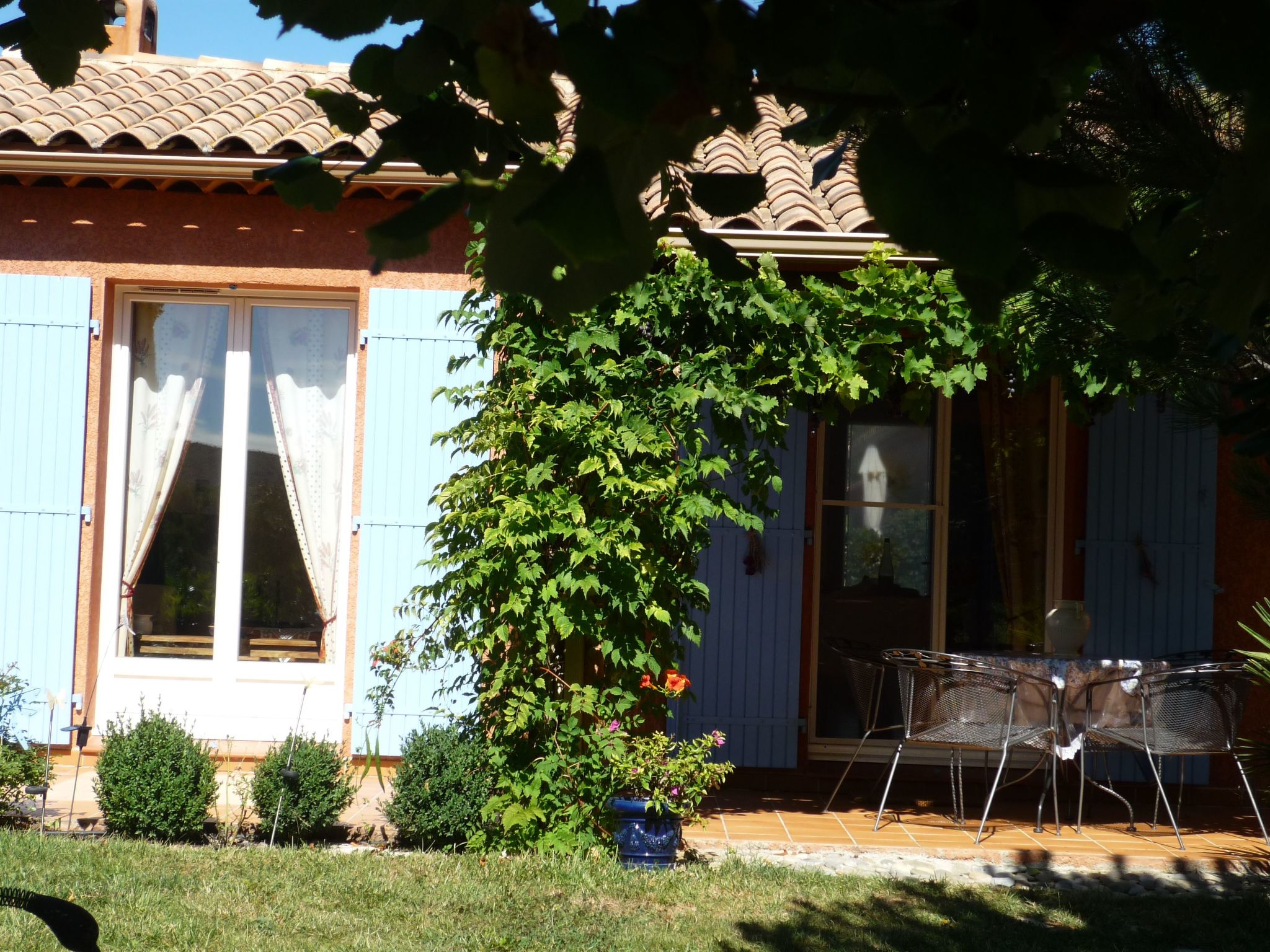 Komfortables Ferienhaus mit Gemeinschaftspool-Binnen