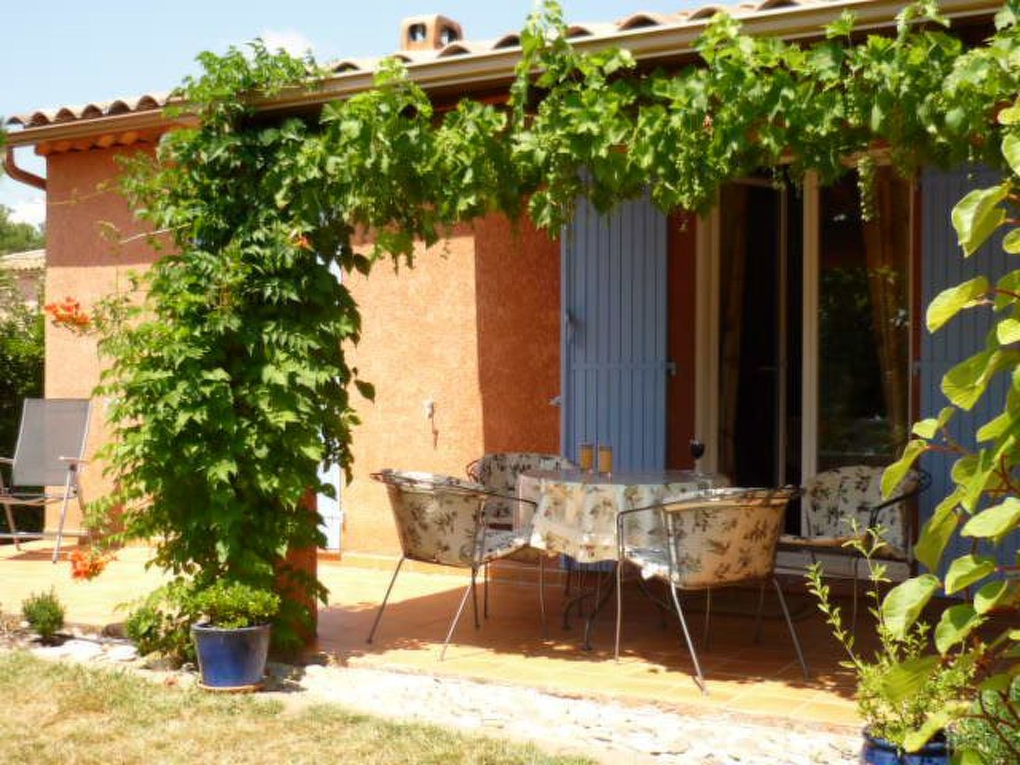 Komfortables Ferienhaus mit Gemeinschaftspool-Binnen