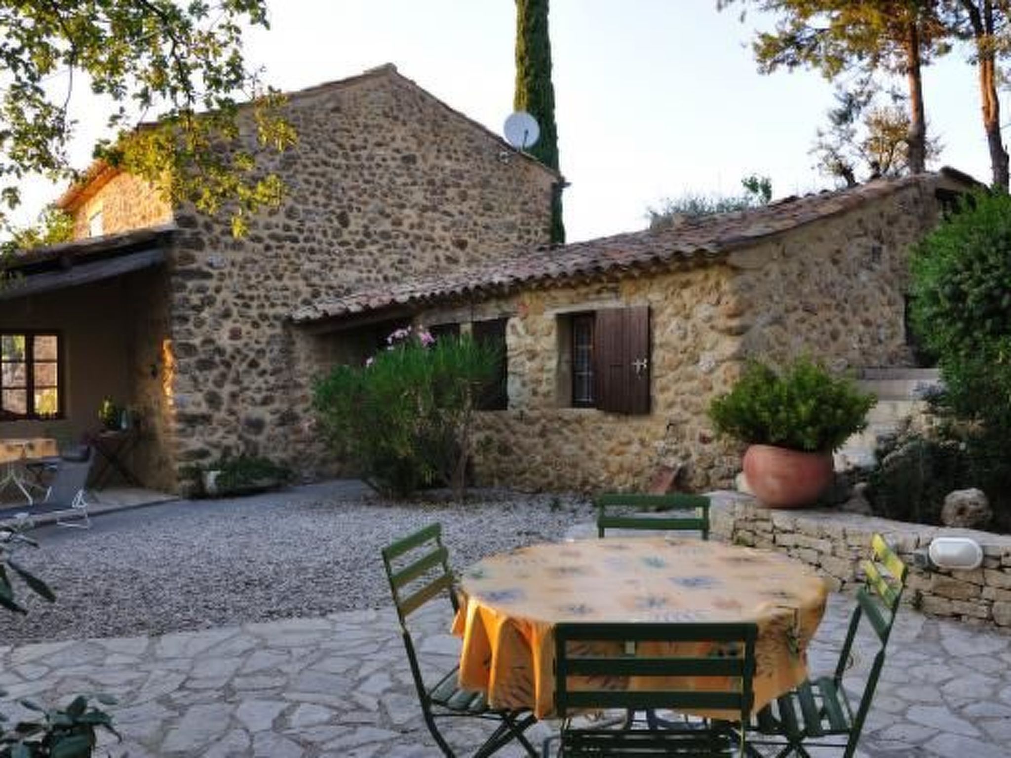 "Haus der Olivenbäume"-Binnen