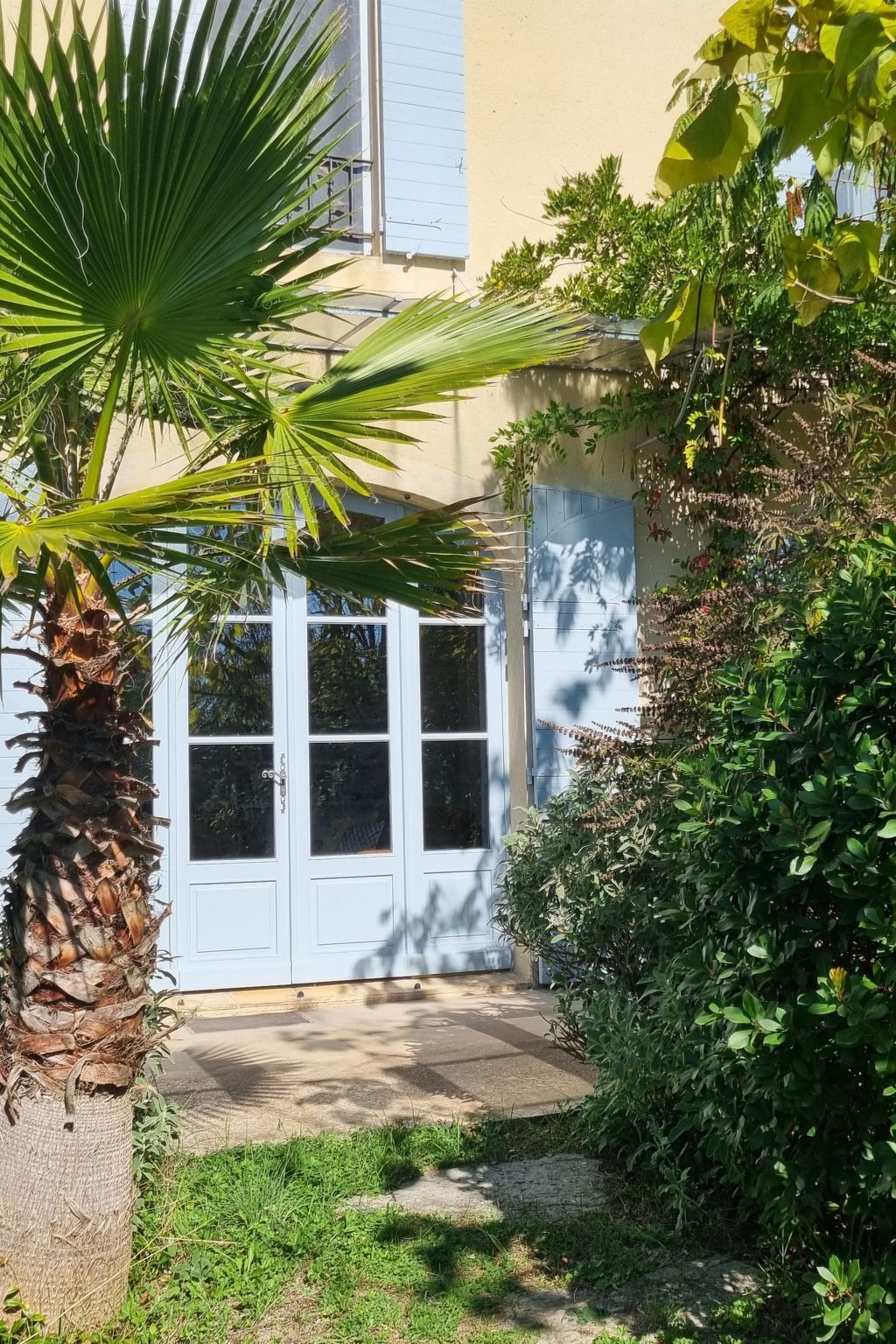 Mas de la damisello-Binnen