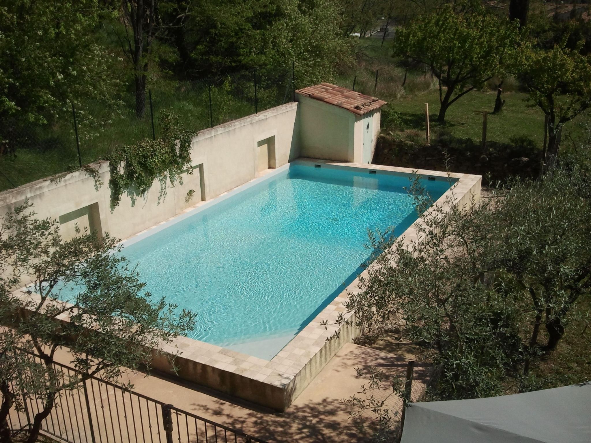 Mas de la damisello-Binnen