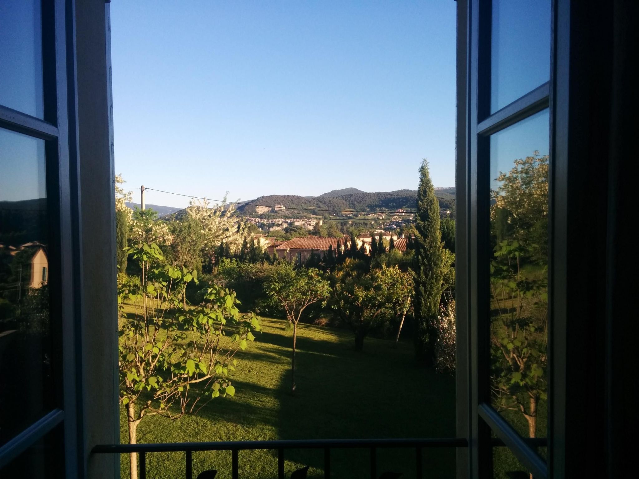 Mas de la damisello-Binnen