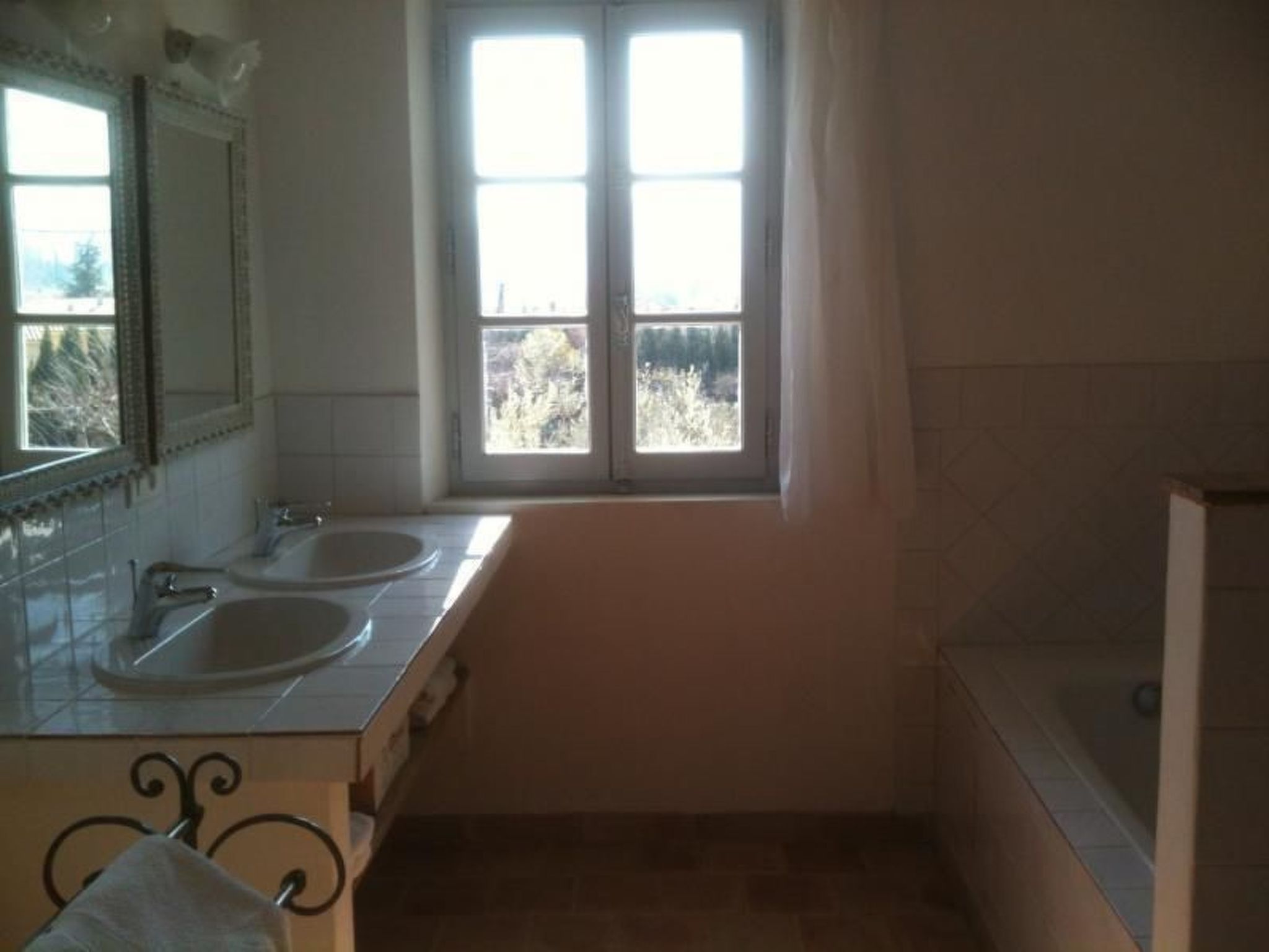 Mas de la damisello-Binnen