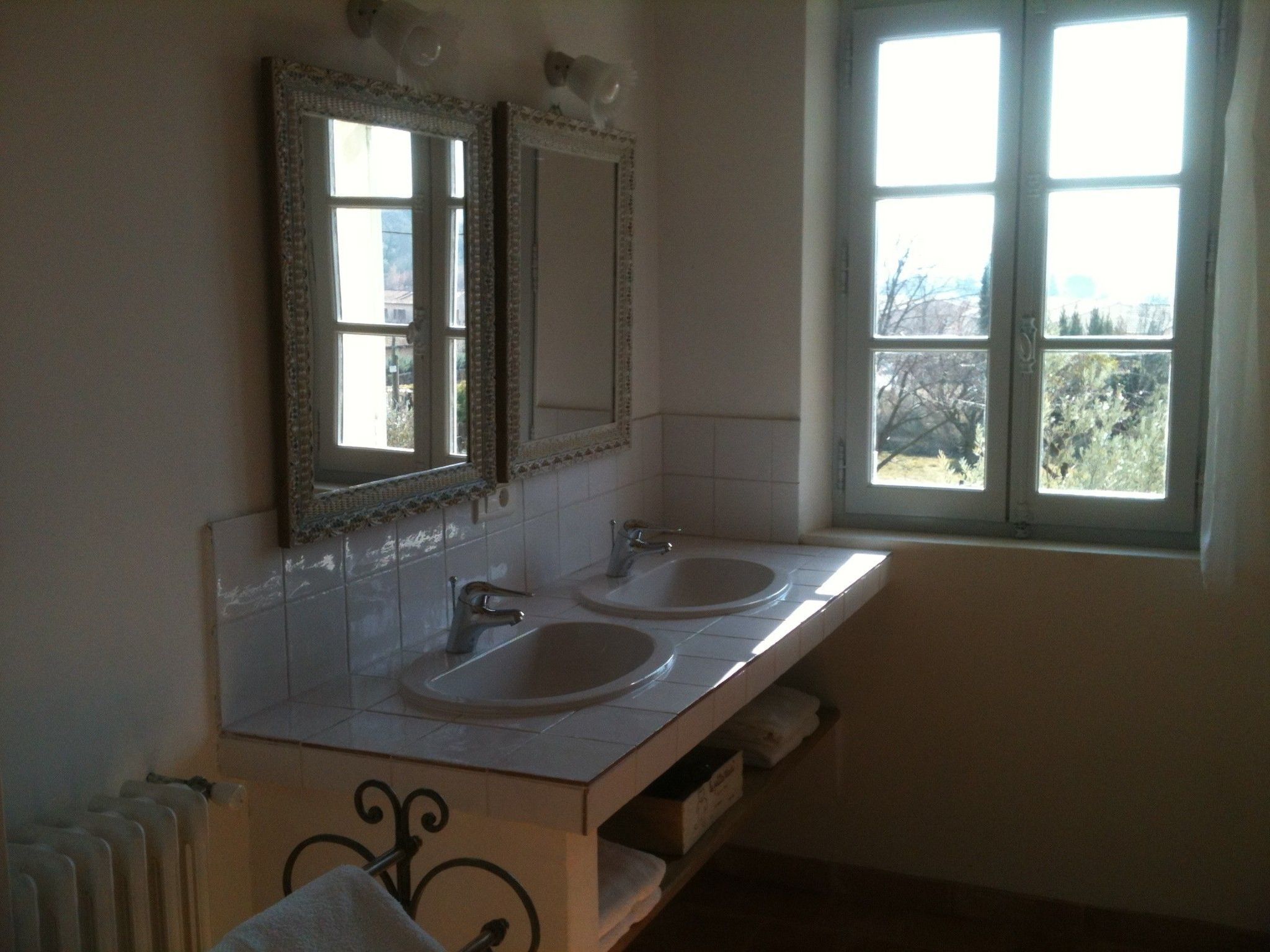 Mas de la damisello-Binnen