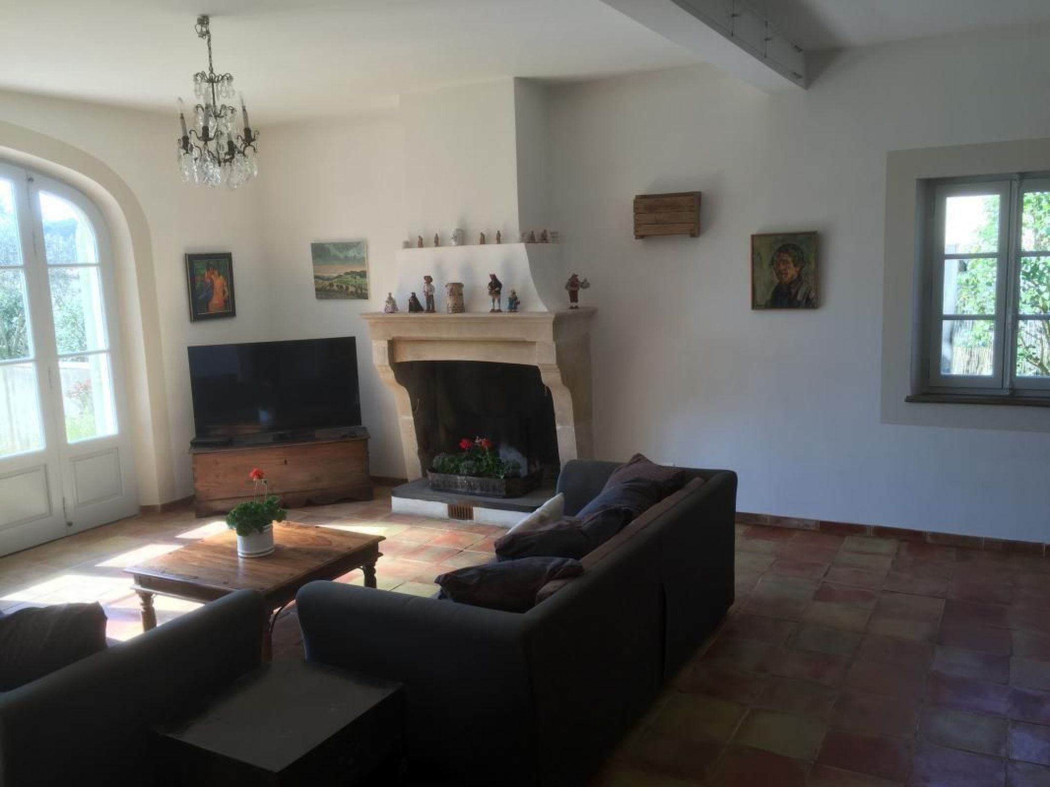 Mas de la damisello-Binnen