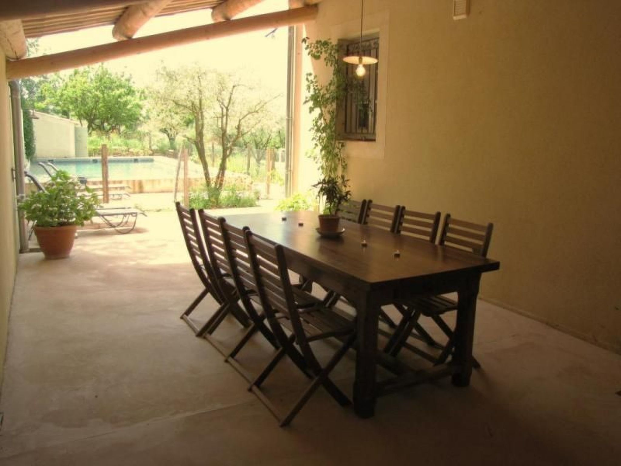 Mas de la damisello-Binnen