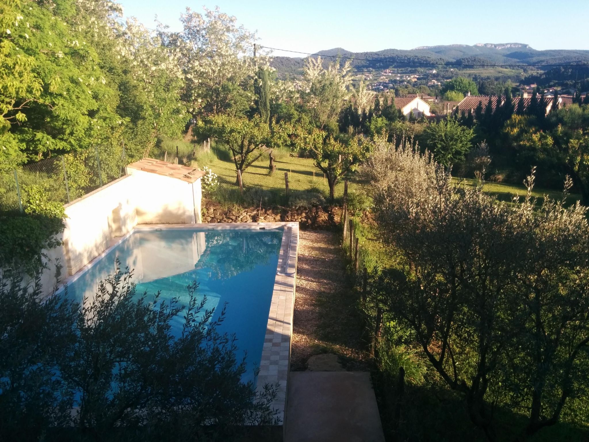 Mas de la damisello-Binnen