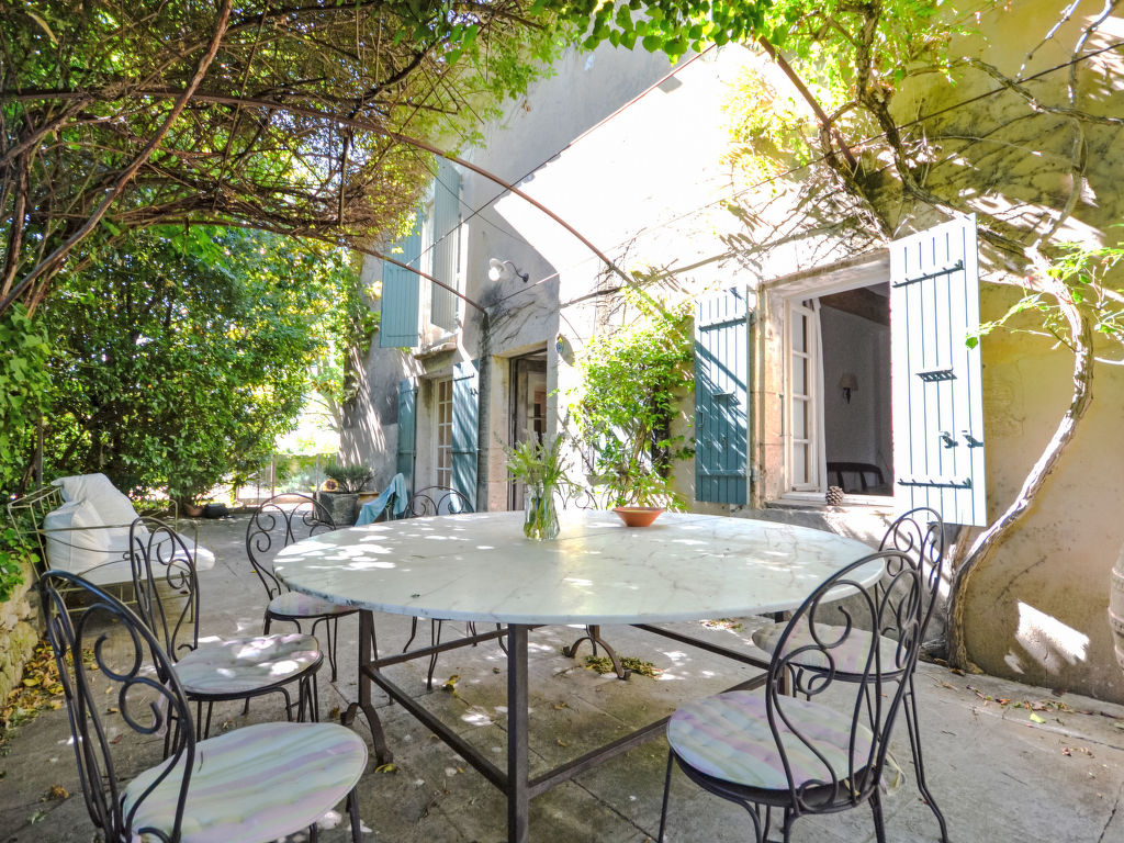 Les Puits Neufs — Terrace