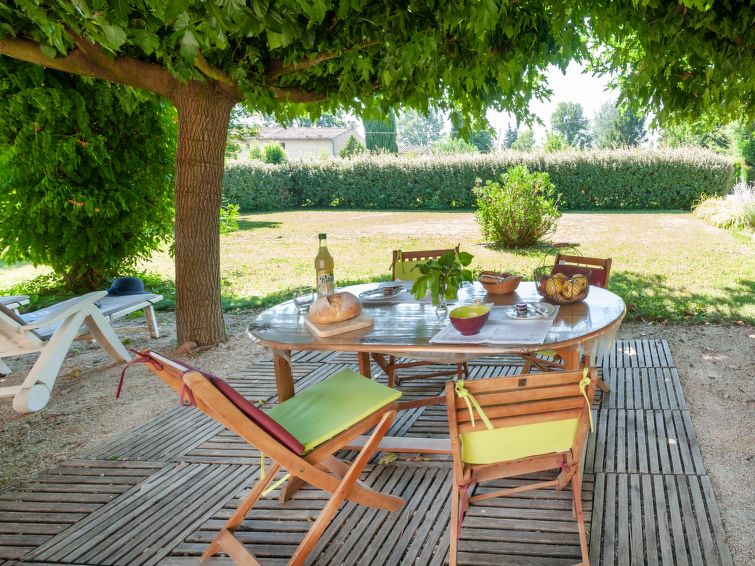 Search and Stay destination Cavaillon, Provence-Alpes-Côte d'Azur - France from AU$ 138. La Maisonnette (CVN200)