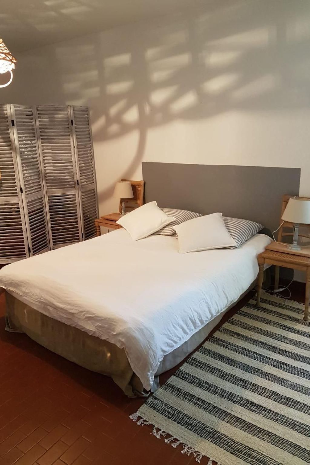 Provenzalisches Haus aus Naturstein in Gigondas-Binnen