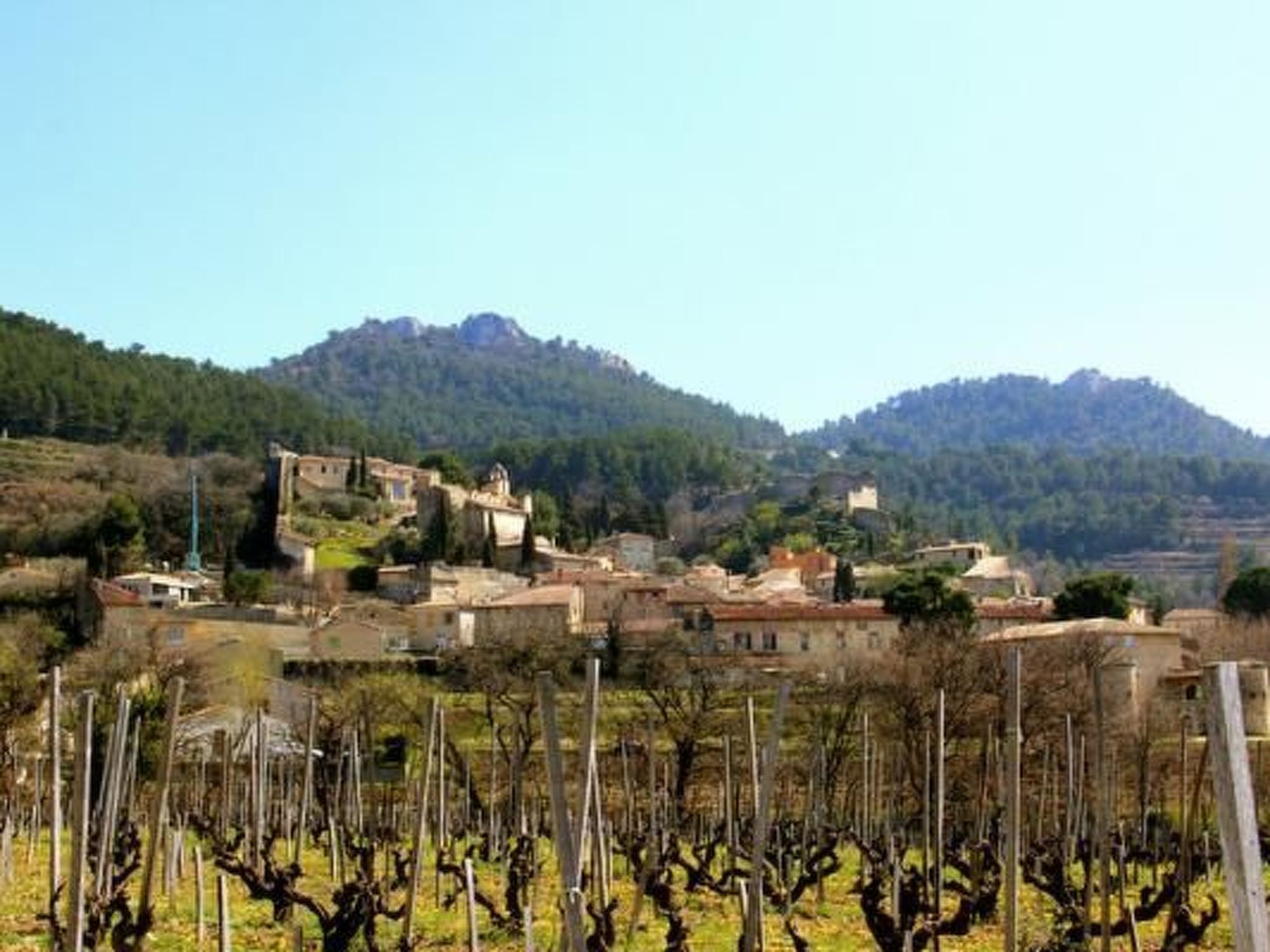 Provenzalisches Haus aus Naturstein in Gigondas-Binnen