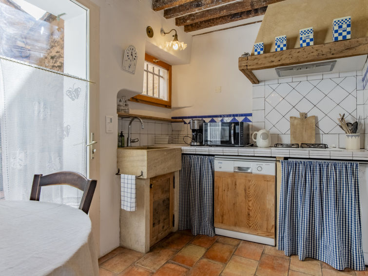 Search and Stay destination Villars, Provence-Alpes-Côte d'Azur - France from AU$ 114. Côté Place (VIL100)