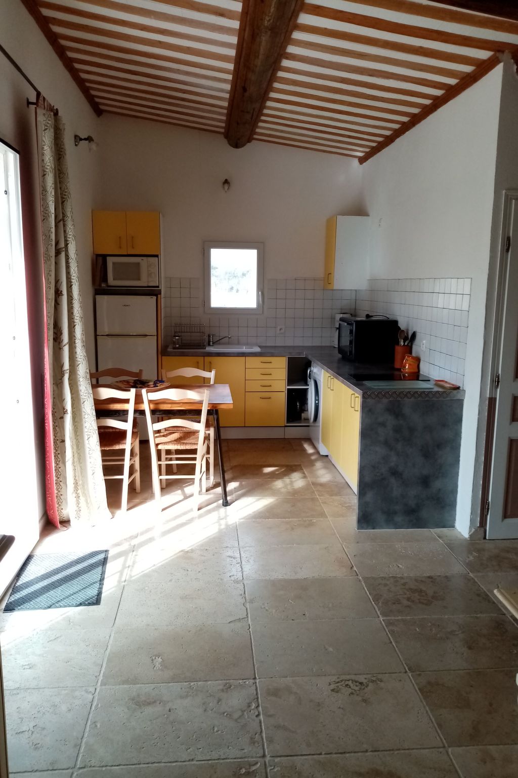 Provenzalisches Ferienhaus mit Charme auf dem Land mit Pool-Binnen