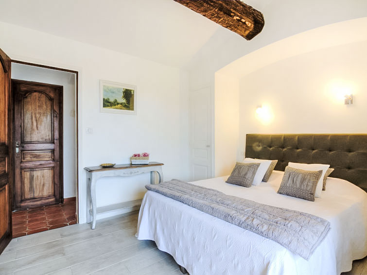 Search and Stay, undefined in undefined. Gallery position 4