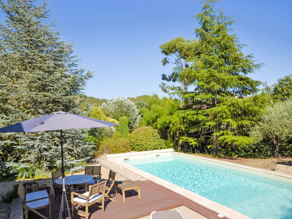 Les Iris — Pool Outdoor