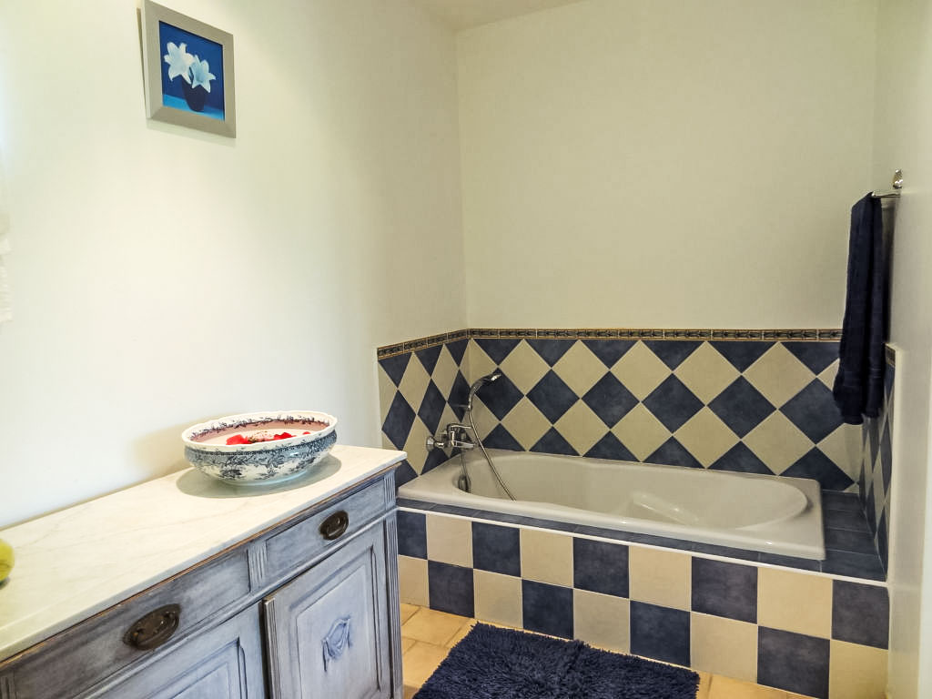 Villa les Vignes — Bathroom / Wellness