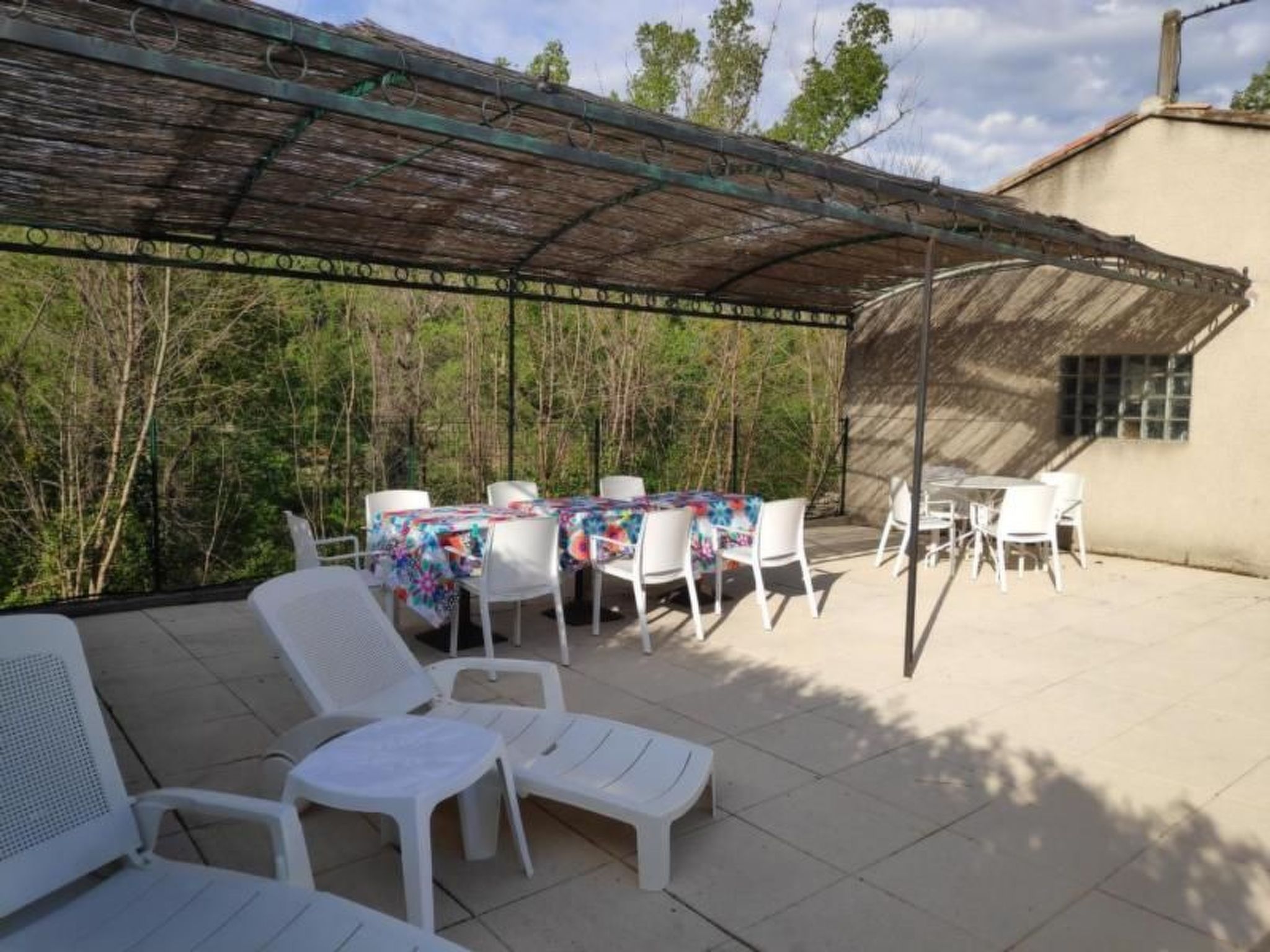 Schöne provenzalische Villa Les Carlets mit Pool-Image-tags.info