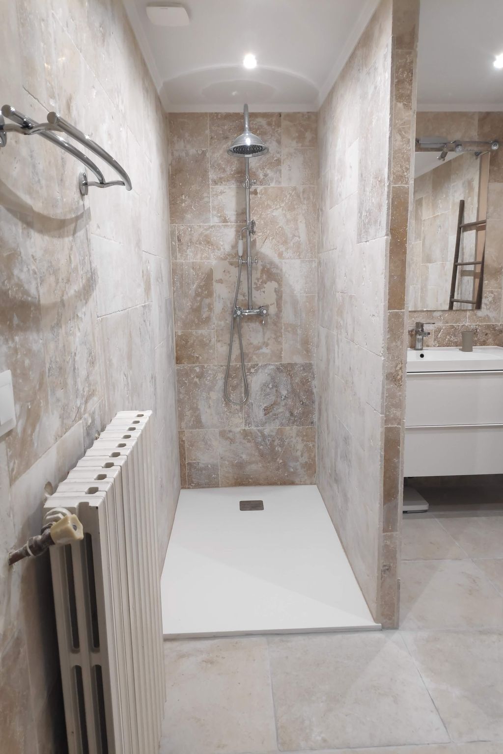 Schöne provenzalische Villa Les Carlets mit Pool-Image-tags.info