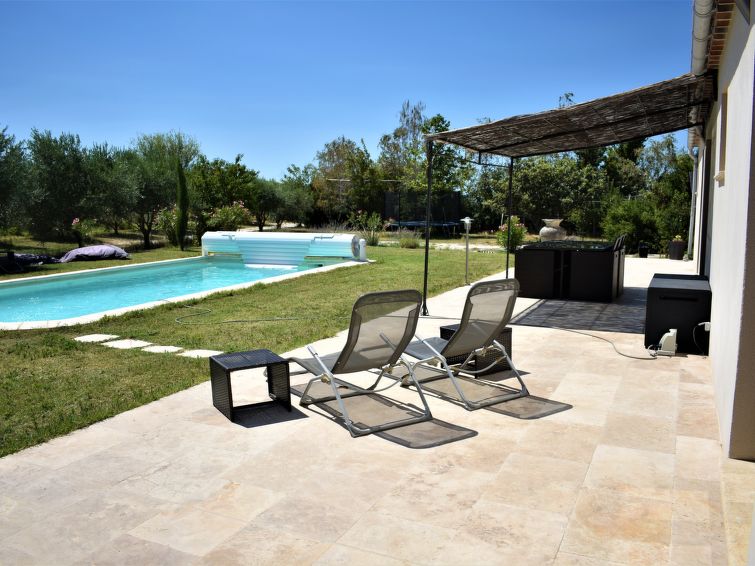 Search and Stay destination Saint-Didier, Provence-Alpes-Côte d'Azur - France from AU$ 280. L'Oliveraie