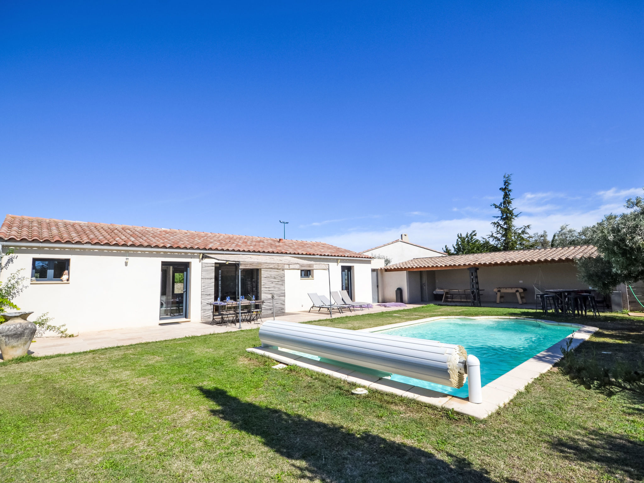 Maison L'Oliveraie – Cuisine et coin repas, photo 34 sur 43