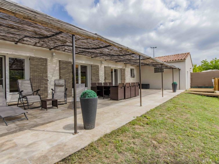 Search and Stay destination Saint-Didier, Provence-Alpes-Côte d'Azur - France from AU$ 243. L' amandier