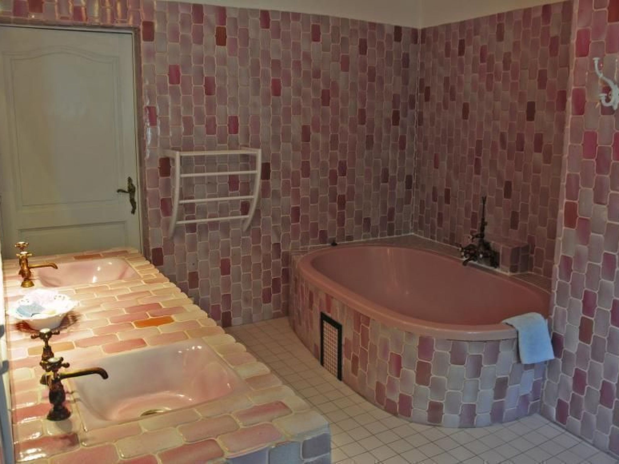 Bauernhaus mit Garten und Pool mit Bergblick - Image-tags.info