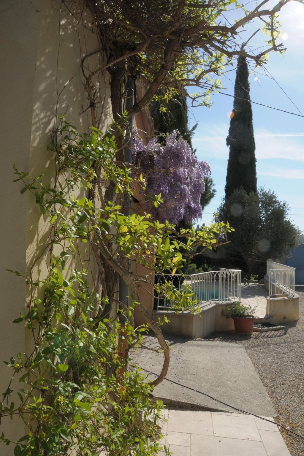 Bauernhaus mit Garten und Pool mit Bergblick