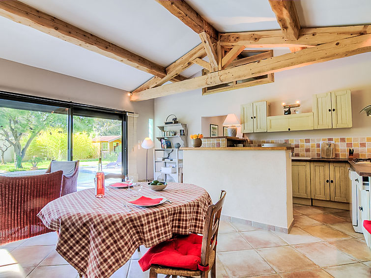 Search and Stay destination Carpentras, Provence-Alpes-Côte d'Azur - France from AU$ 294. Bezert