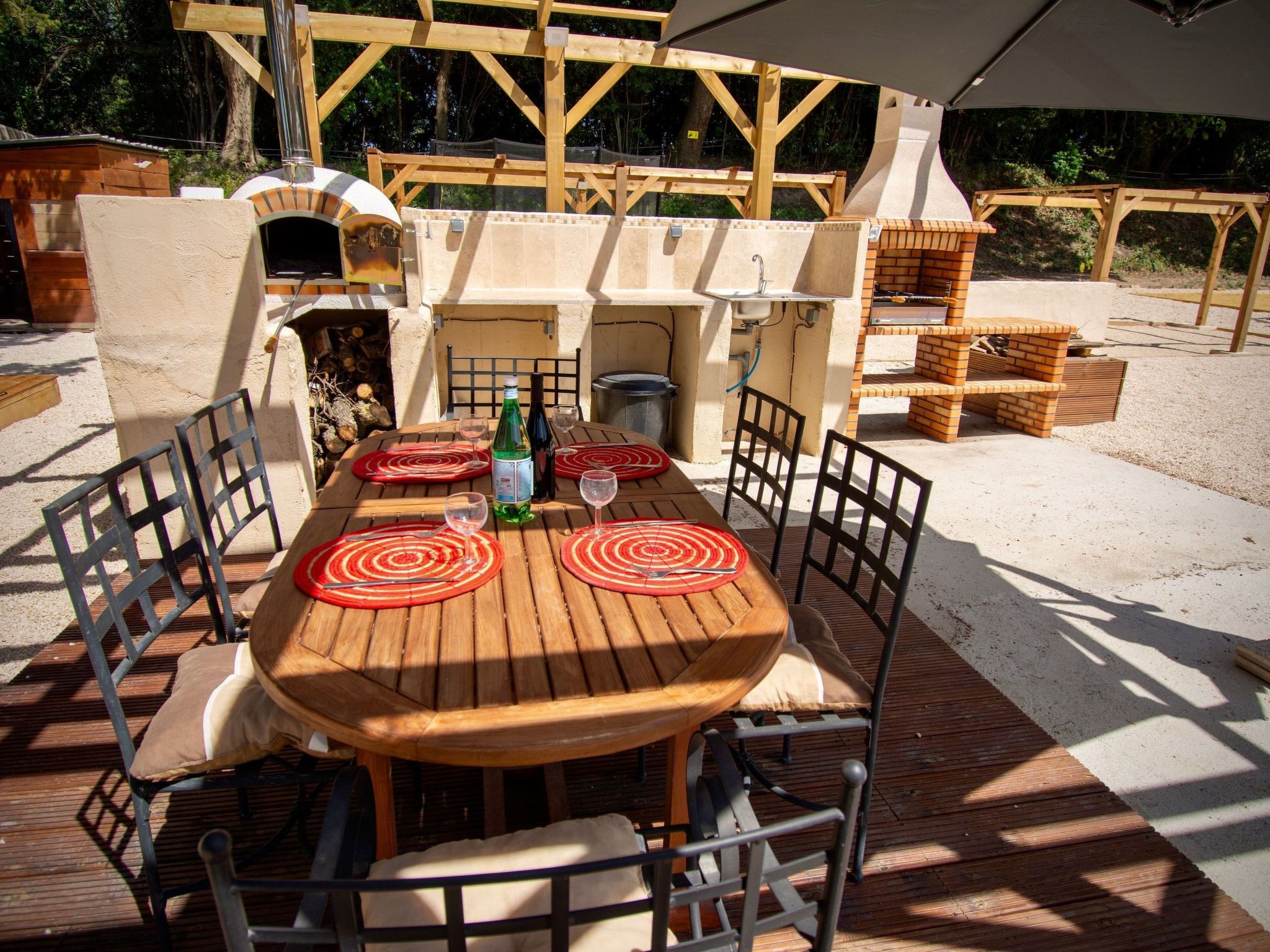 Leonie's Gîte Moulin de Tartay in Avignon-Binnen