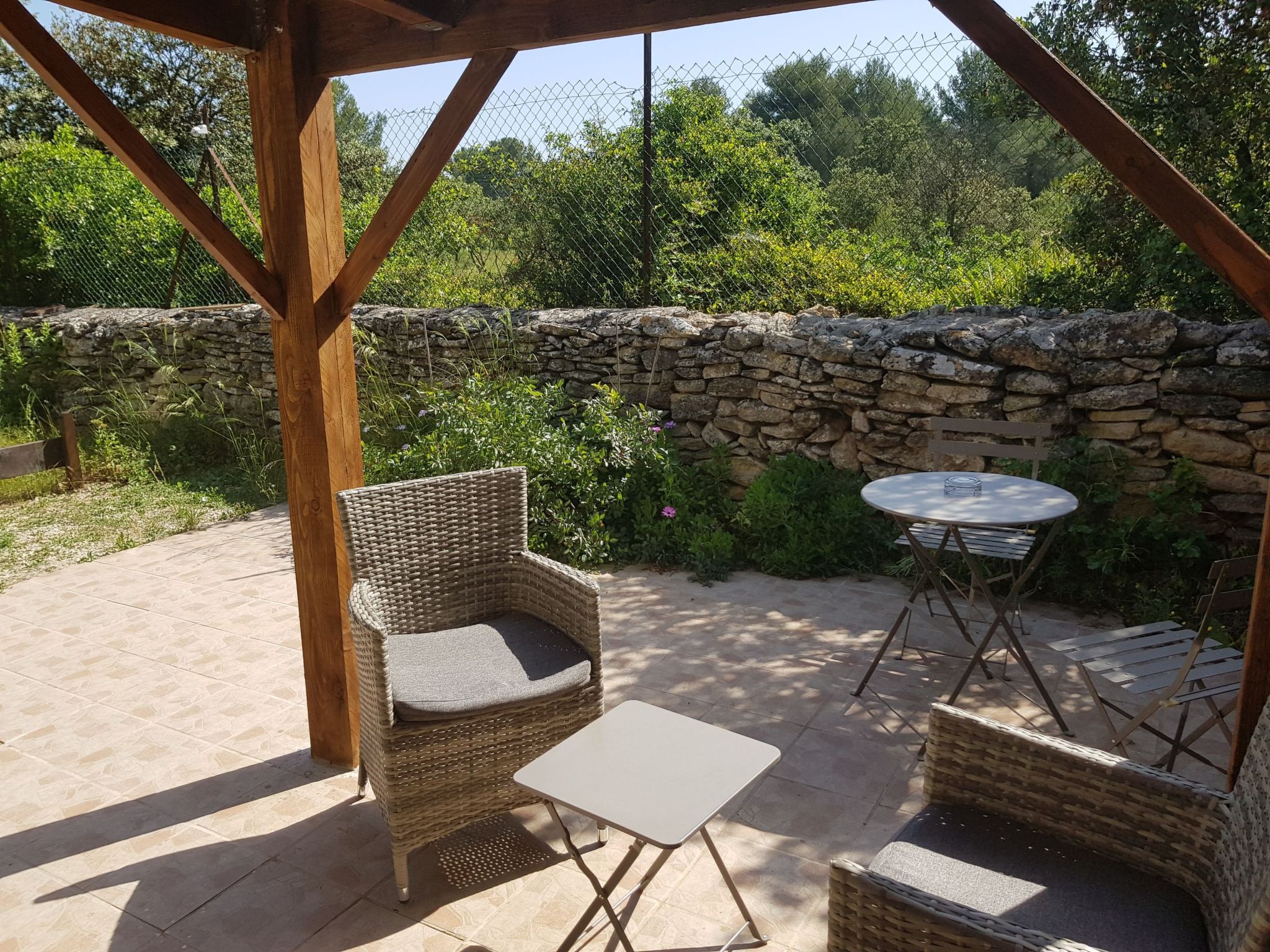 Studiowohnung mit Terrasse - Pool, Tennis, Bouleplatz