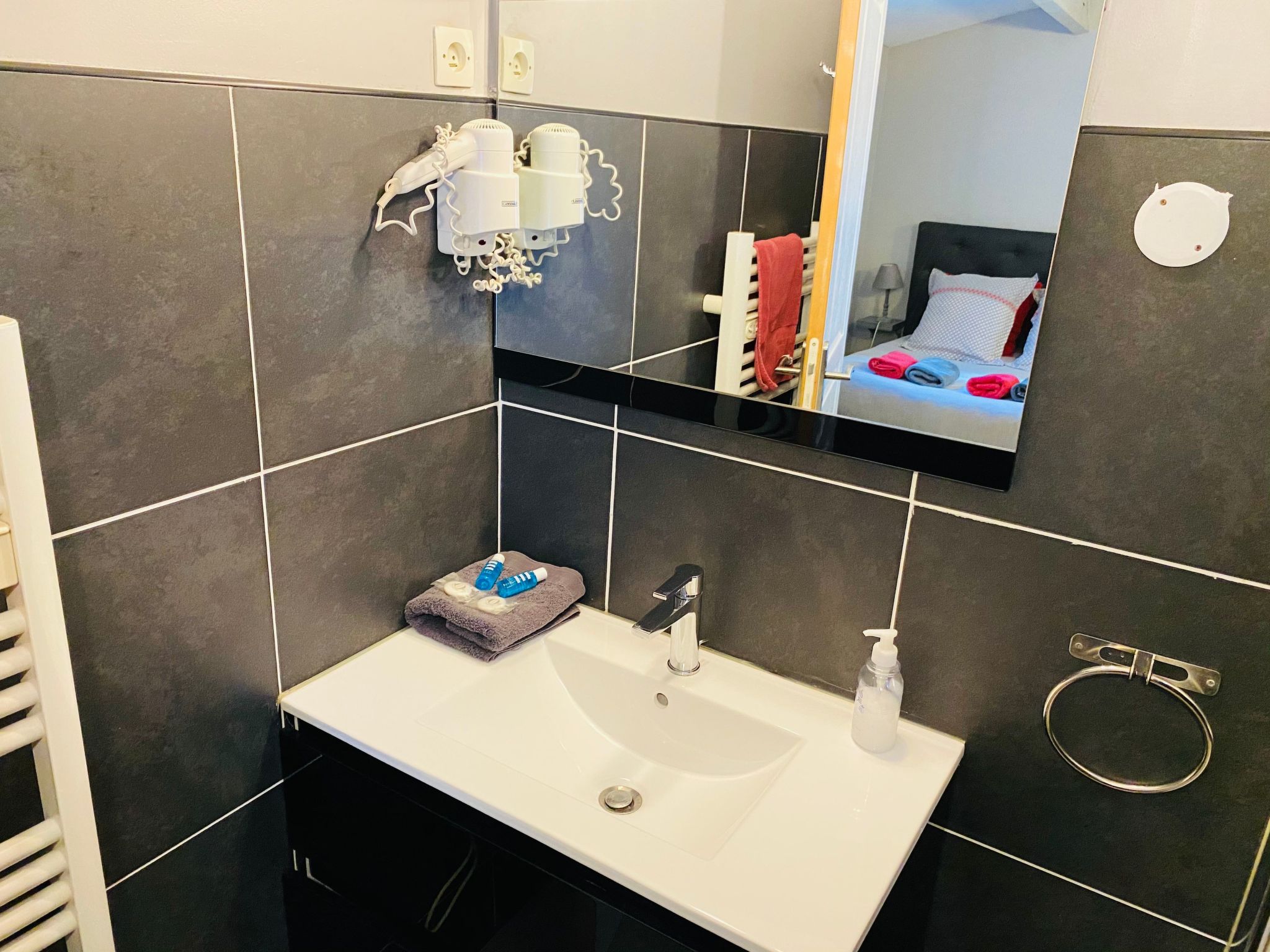 Studiowohnung mit Terrasse - Pool, Tennis, Bouleplatz-Image-tags.info