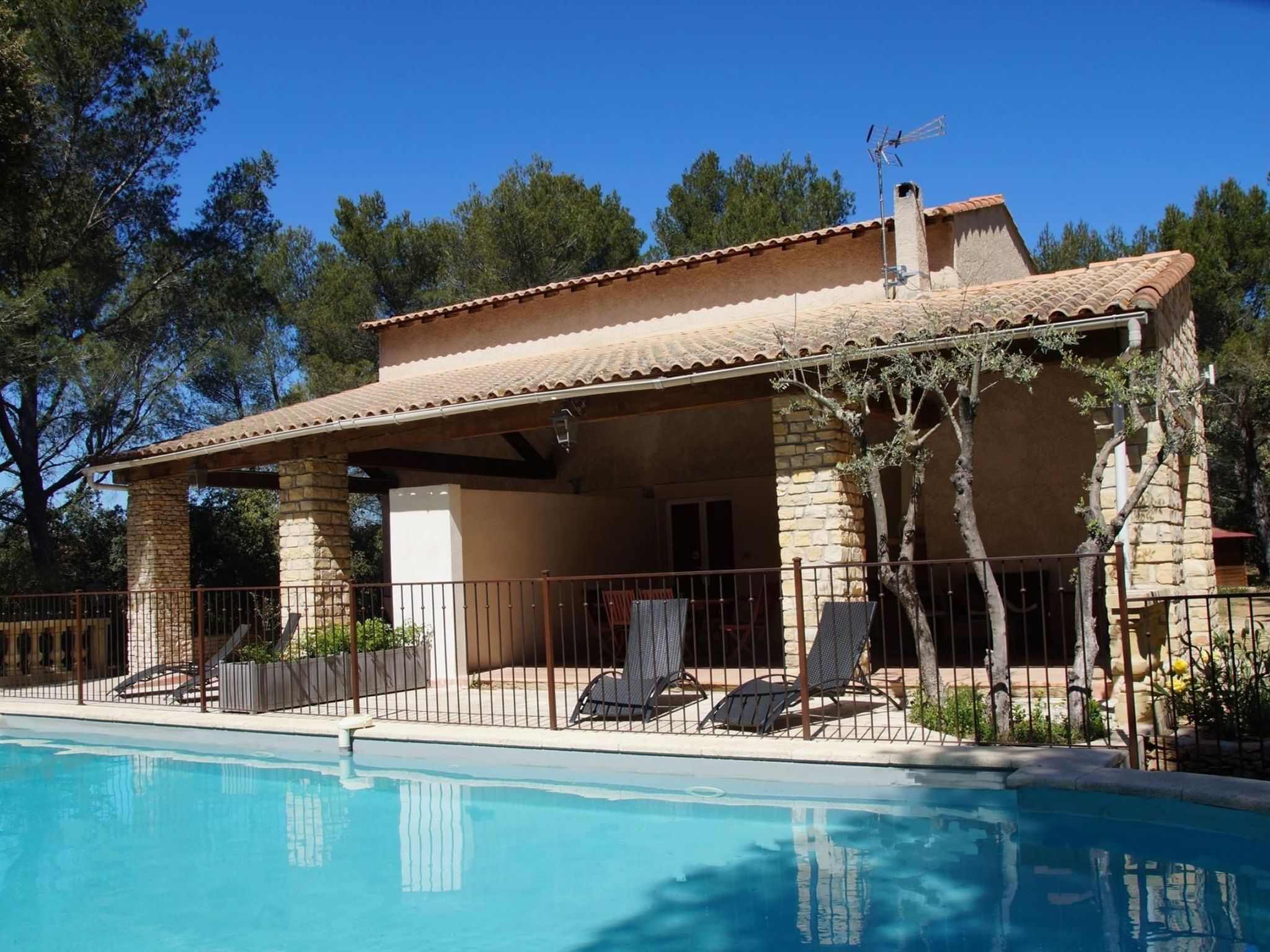 Studiowohnung mit Terrasse - Pool, Tennis, Bouleplatz-Image-tags.info