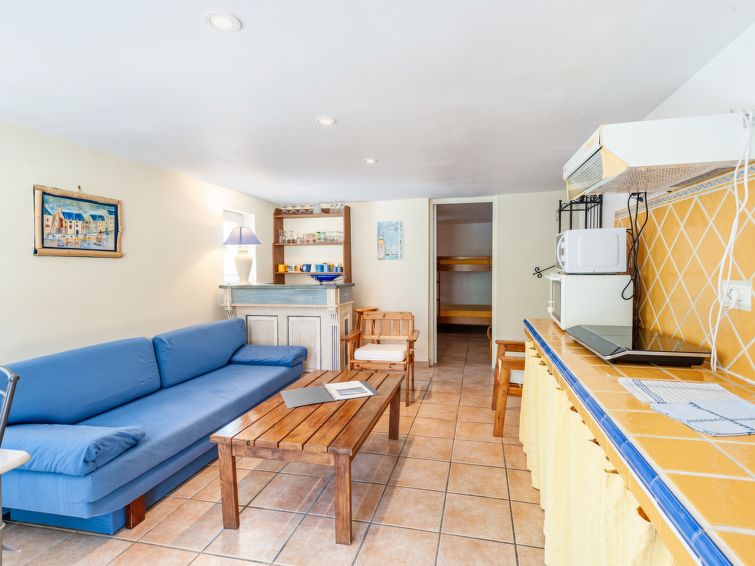 Search and Stay destination Lambesc, Provence-Alpes-Côte d'Azur - France from AU$ 88. Mireio