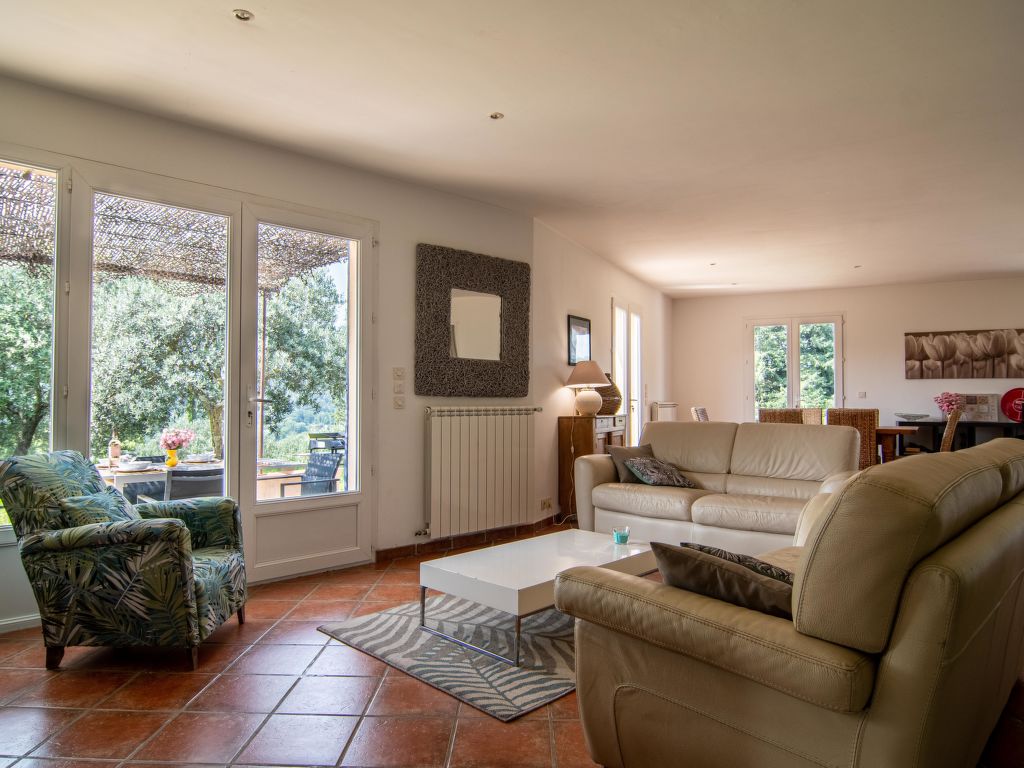 Les Oliviers — Living Room