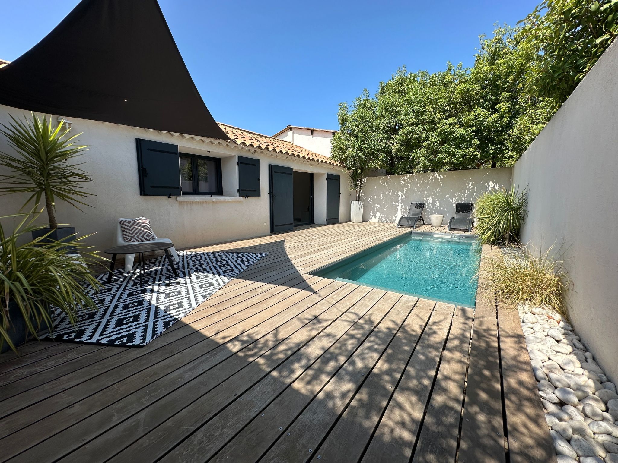 Eine kleine Ecke der Provence. Privater beheizter Pool-Binnen