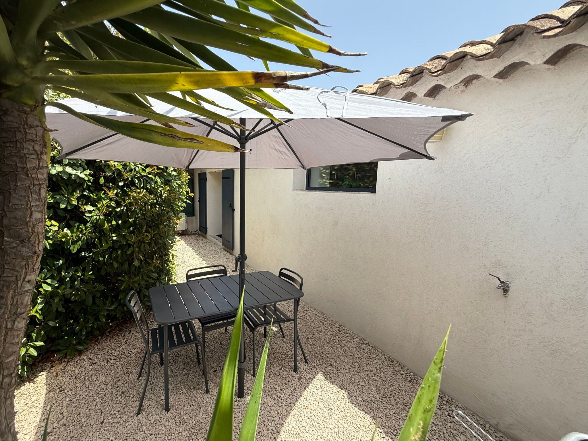 Eine kleine Ecke der Provence. Privater beheizter Pool-Binnen