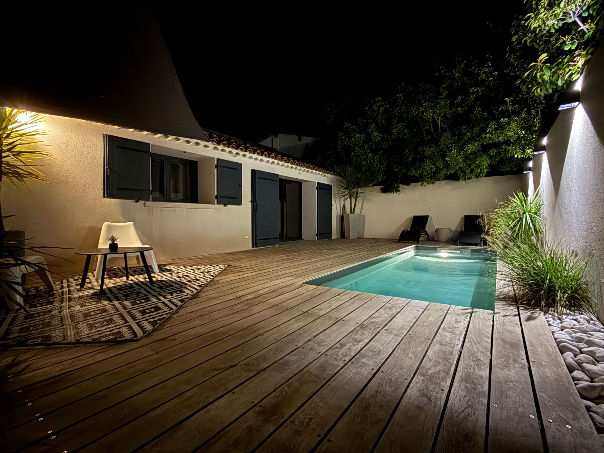 Eine kleine Ecke der Provence. Privater beheizter Pool-Binnen