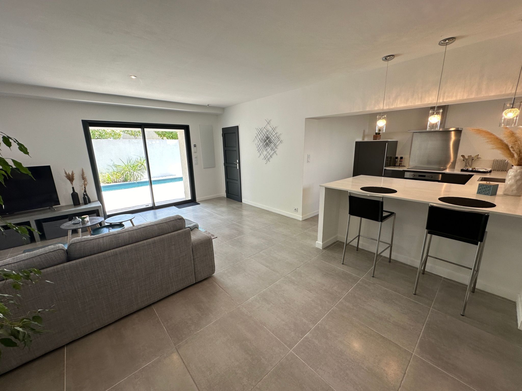 Eine kleine Ecke der Provence. Privater beheizter Pool-Binnen